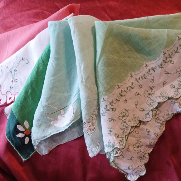 Lot of 14 Vintage Assorted Ladies Handkerchiefs - Picture 2 of 4